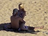 Brazilian couple enjoys a "Sex on the Beach"... literally!