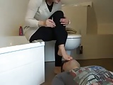  SmeLLing FeeT during PediCure 