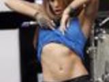 Shakira flashing her tiny body